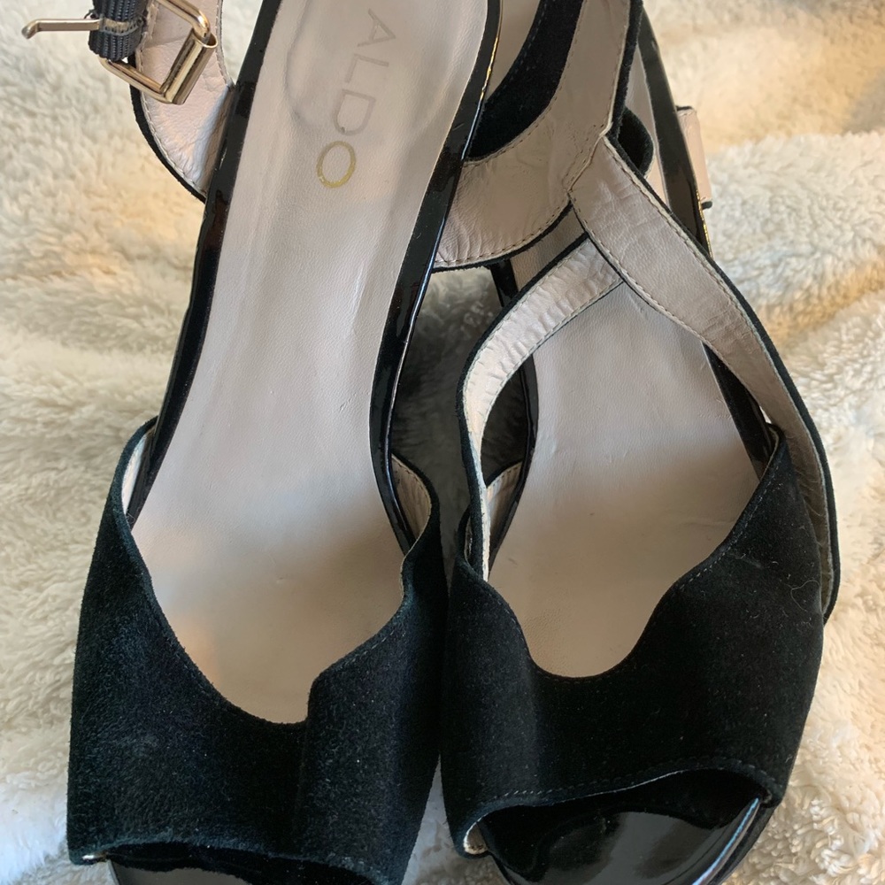 Heels - Picture 4 of 4